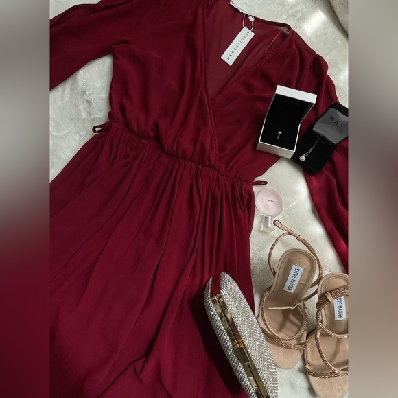 I wore it once, great material and quality. The size between XS-S - Picture 3 of 3